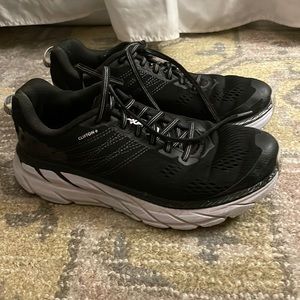 Black and White Hokas Clifton 6